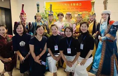 品味藝術(shù)之美——朗誦與藝術(shù)展示沙龍暨“什么是美”專題講座圓滿舉行